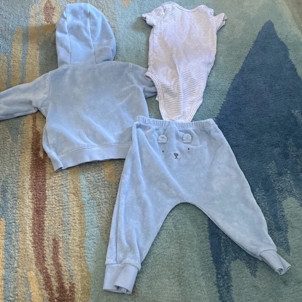 Carter’s 6-9 month bear outfit